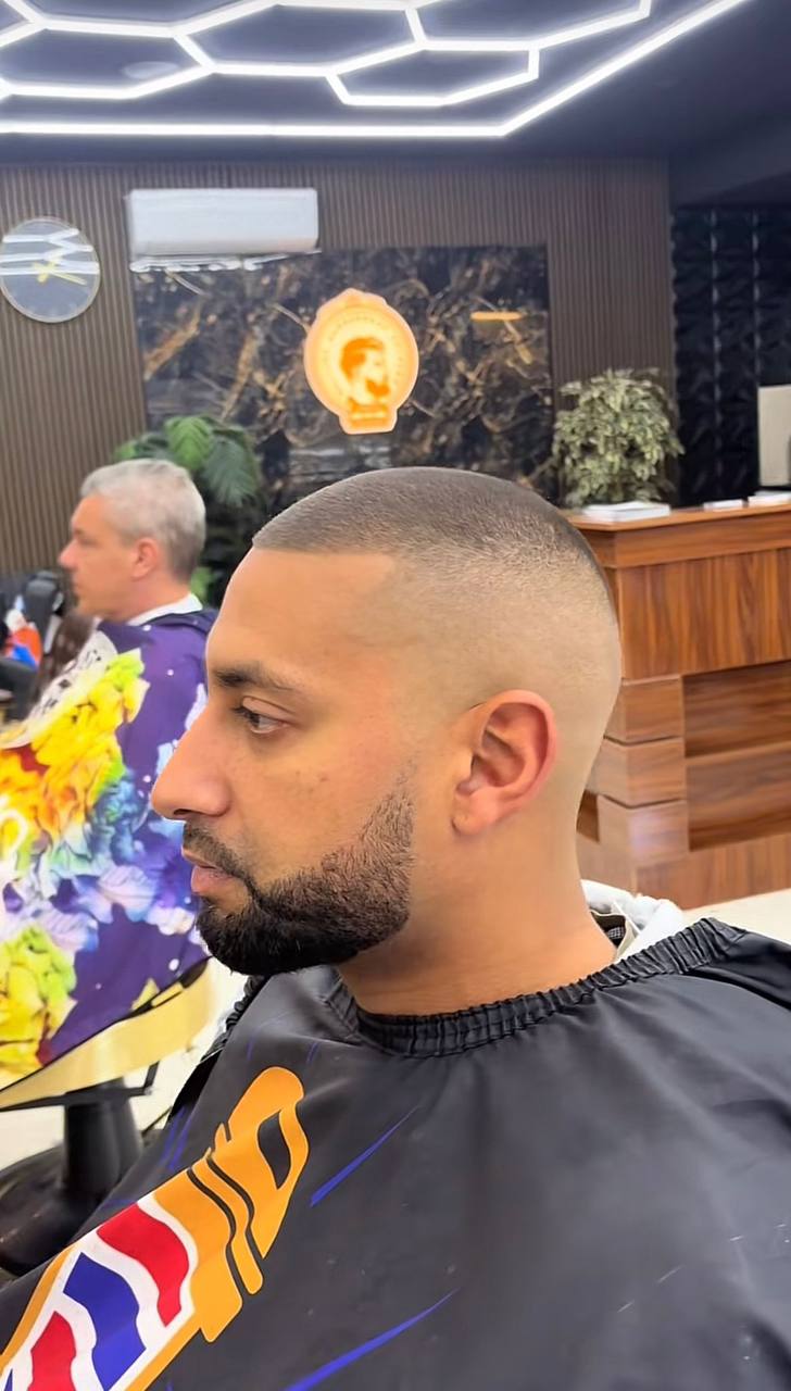 Allure Barber Geleen clean fade profile